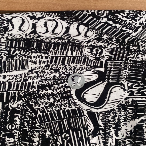 Lululemon Wunder Train High-Rise Tight 25"
Tear It Up Alpine White Black size 0 - Picture 11 of 13